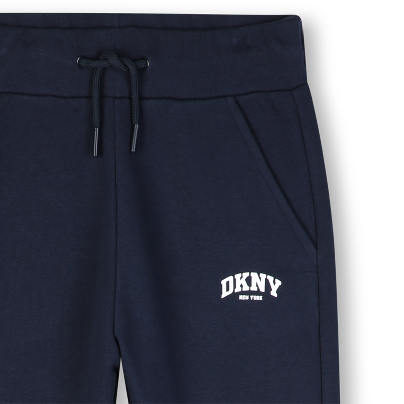 Conjunto de camiseta y pantal&oacute;n DKNY 
                        NI&Ntilde;O