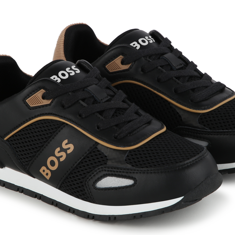 Deportivas de piel y cordones