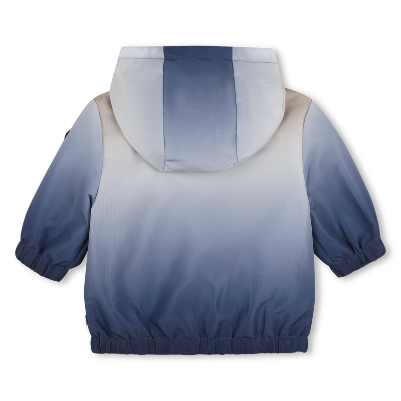 CORTAVIENTOS CON CAPUCHA BOSS 
                        NI&Ntilde;O