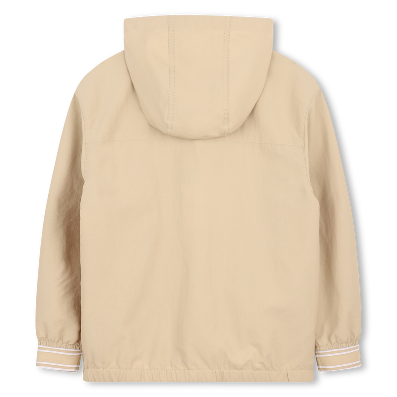 CORTAVIENTOS CON CAPUCHA BOSS 
                        NI&Ntilde;O