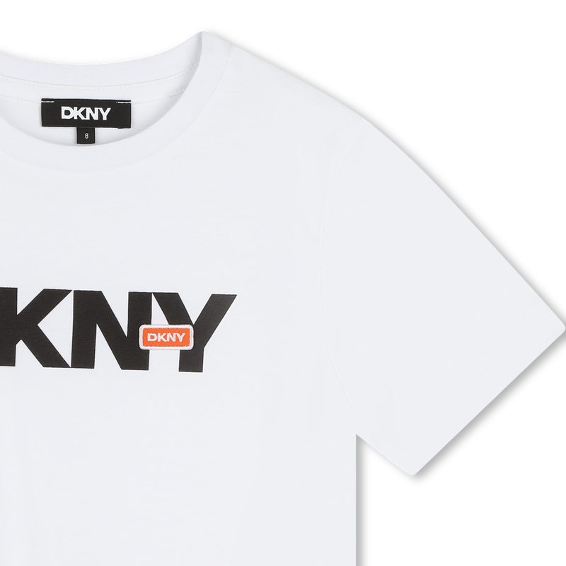 Camiseta de manga corta DKNY 
                        UNISEXO