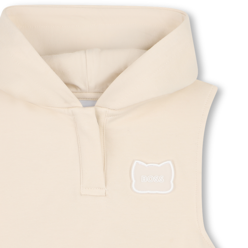 CONJUNTO CAMISETA + SUDADERA + PANTAL&Oacute;N CORTO BOSS 
                        NI&Ntilde;O