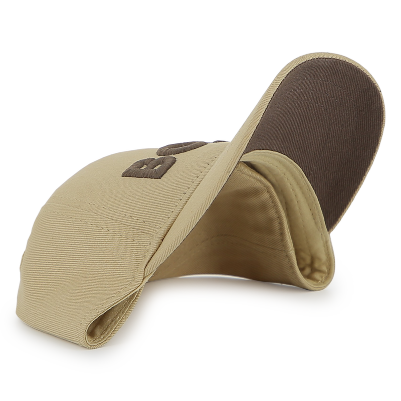 TAPA CON CIERRE DE VELCRO BOSS 
                        NI&Ntilde;O