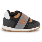 Zapatillas con el&aacute;stico de la marca BOSS 
                    NI&Ntilde;O