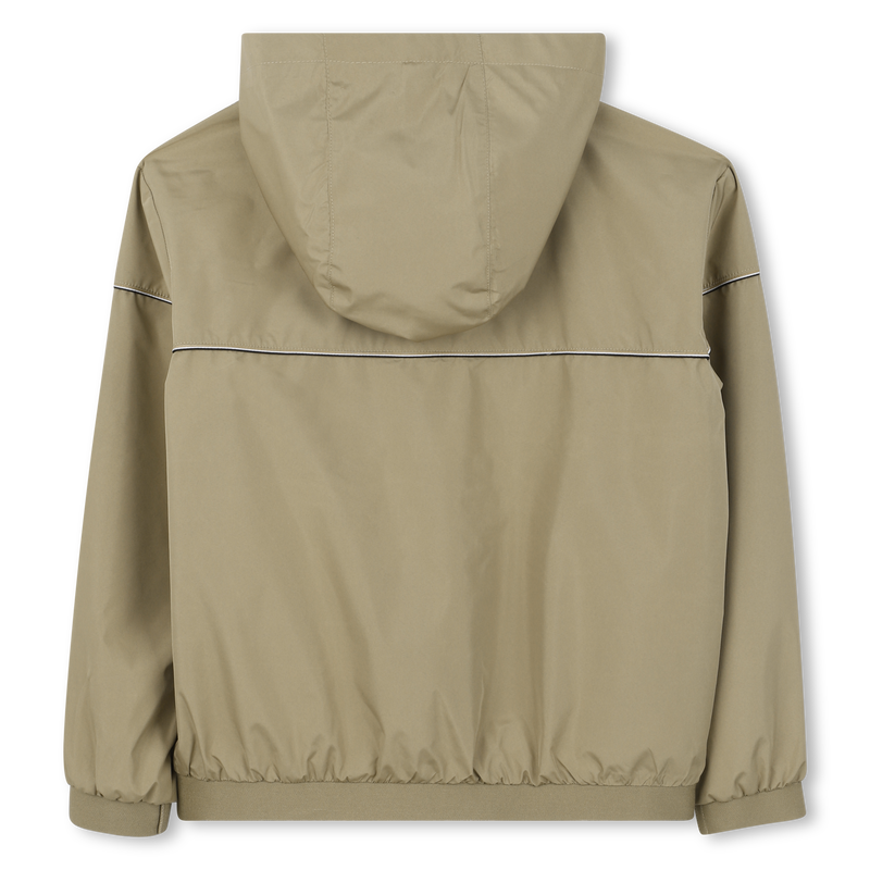 CORTAVIENTOS CON CAPUCHA BOSS 
                        NI&Ntilde;O